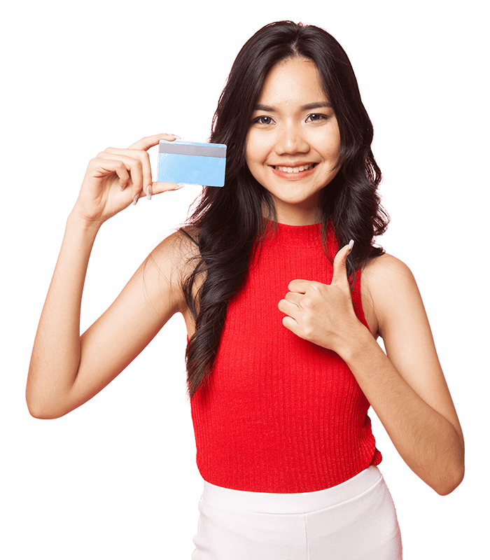 Mão feminina segurando cartão de crédito transparente PNG